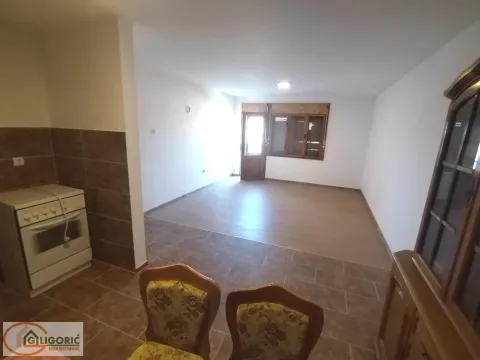 Prodaja, kuća, 175m², Zemun Ugrinovci, Zemun Sve Podlokacije - image 3