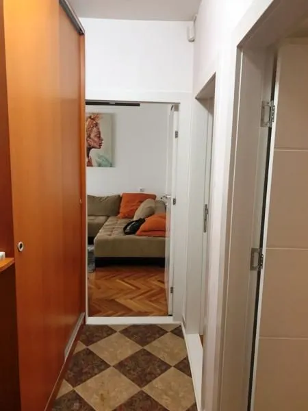 Izdavanje, trosoban stan, 60m², Centar, Niš