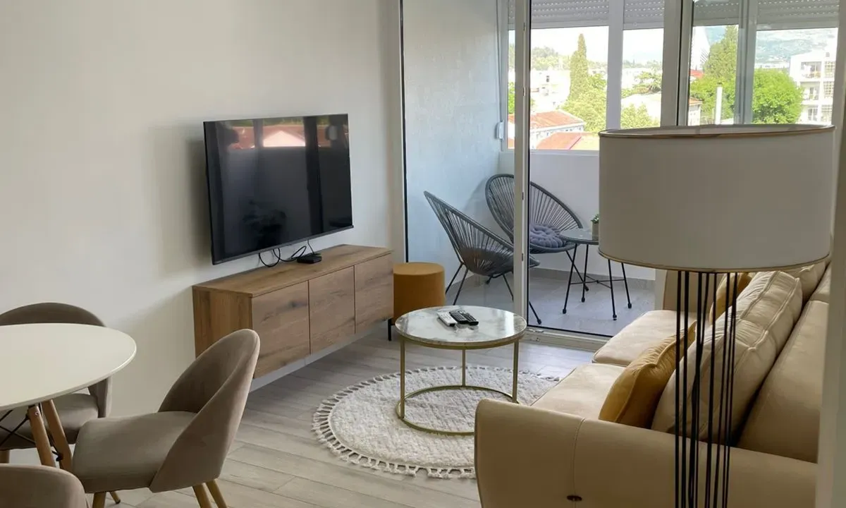 Izdavanje, jednosoban stan, 50m², Preko Morače, Podgorica