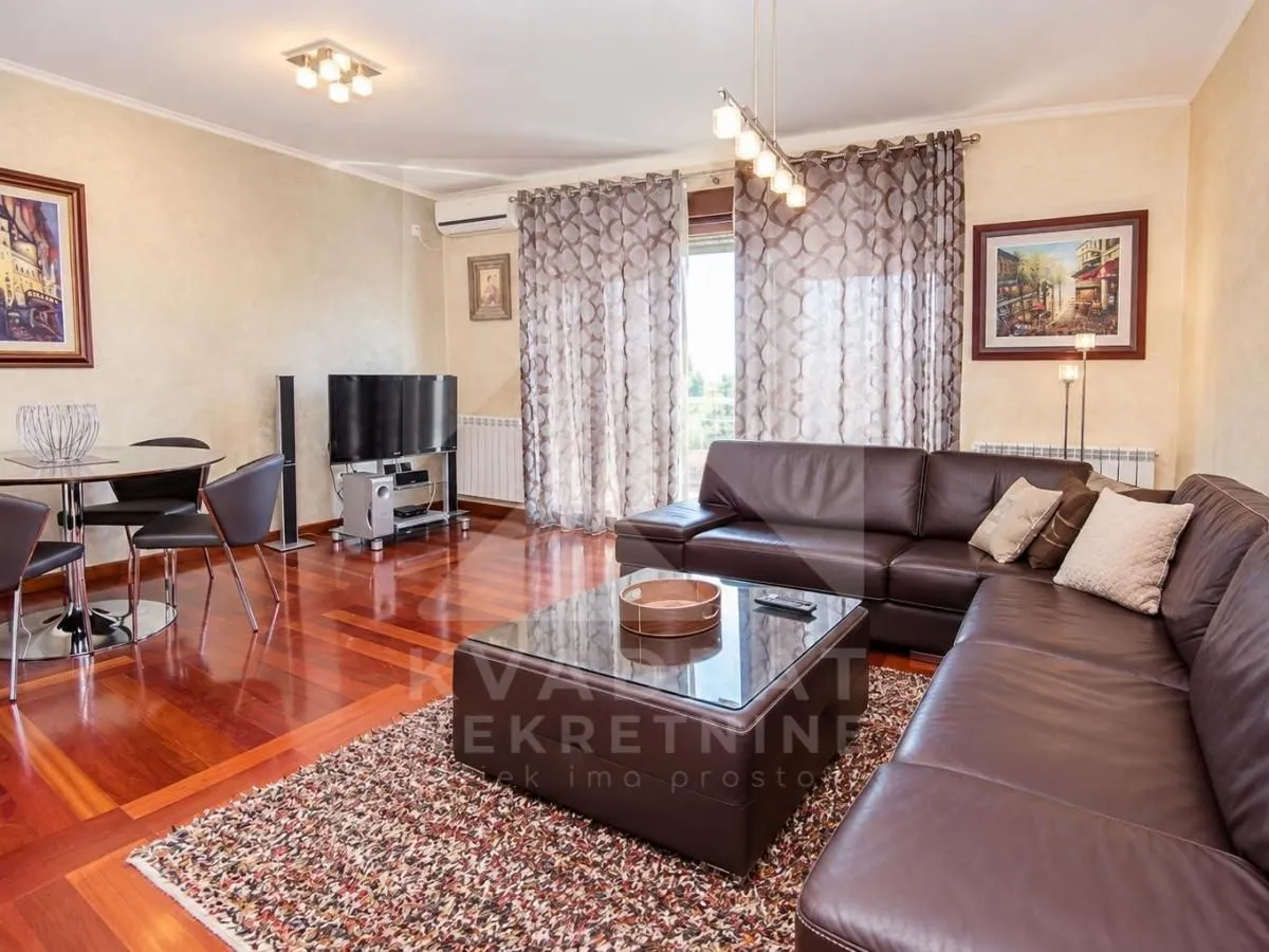 Spacious living room with a seating set and a dining area.