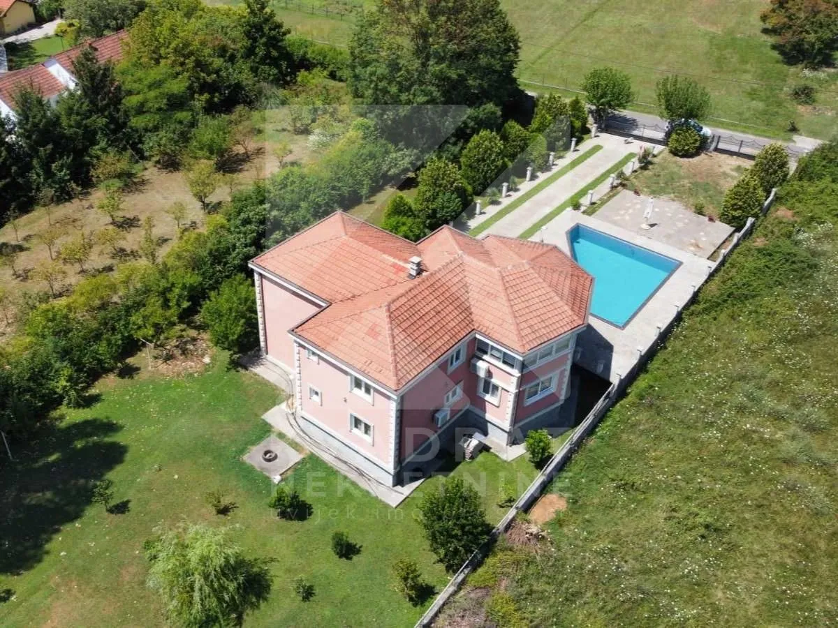 Prodaja, kuća, 350m², Kosić, Danilovgrad