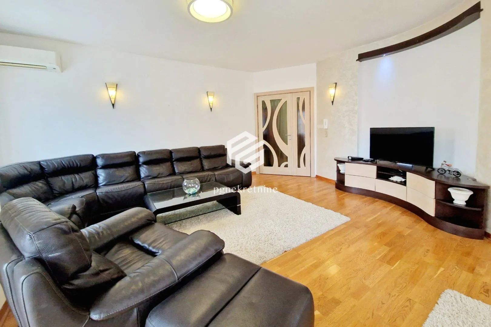 Izdavanje, trosoban stan, 120m², City Kvart, Podgorica