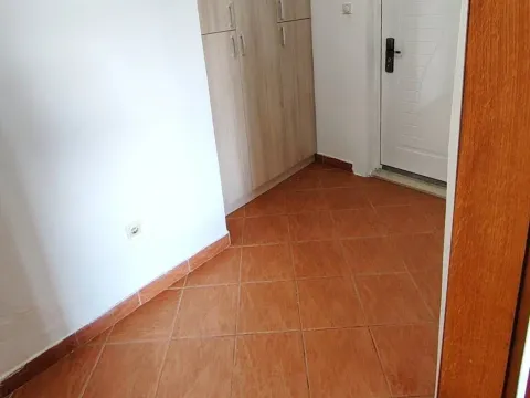 Izdavanje, stan, 28m², Krivi Most, Podgorica - image 4