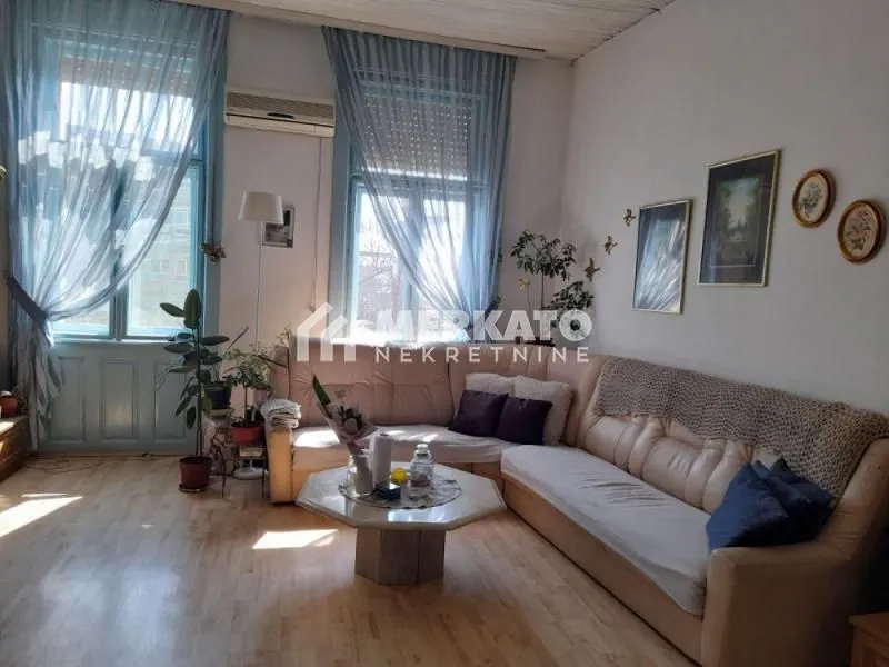 Prodaja, četvorosoban stan, 96m², Centar, Zrenjanin