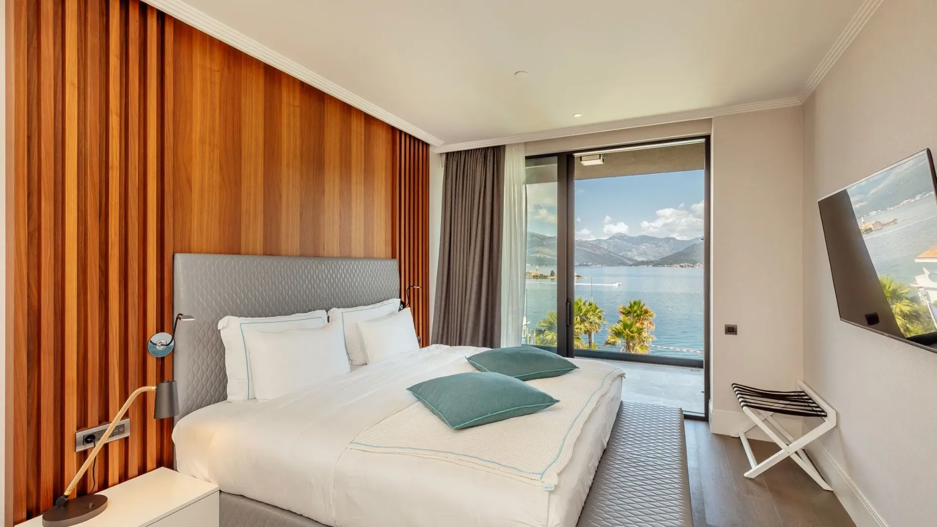 Prodaja, dvosoban stan, 190m², Đuraševići, Tivat