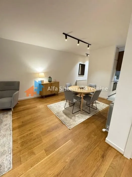Izdavanje, trosoban stan, 65m², Kalenić Pijaca, Vračar Sve Podlokacije
