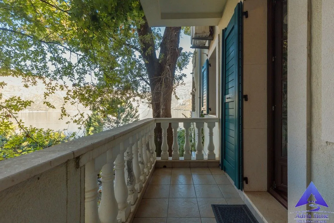 Prodaja, dvosoban stan, 84m², Kostanjica, Kotor