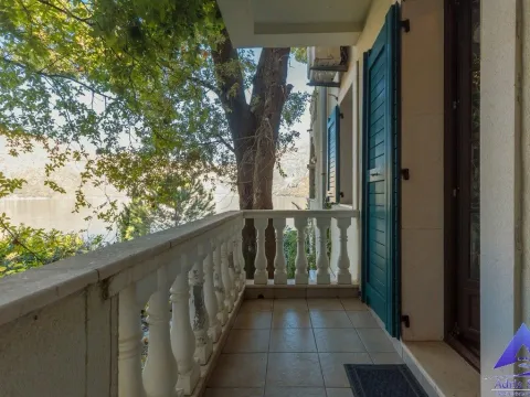 Sale, two bedroom apartment, 84m², Kostanjica, Kotor - image 2