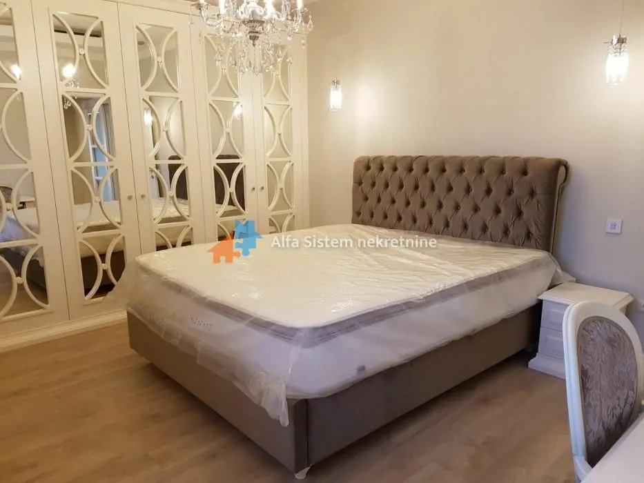 Izdavanje, stan, 215m², Savski Venac, Beograd