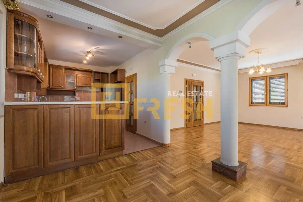 Rent, house, 370m², Zabjelo, Podgorica