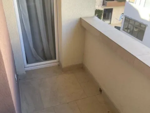 Izdavanje, dvosoban stan, 73m², Centar, Tivat - image 2