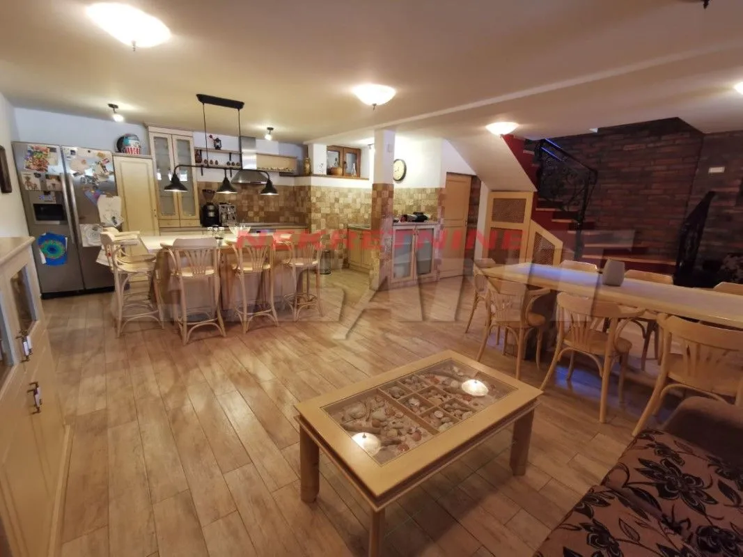 Izdavanje, kuća, 180m², Crveni Krst, Beograd