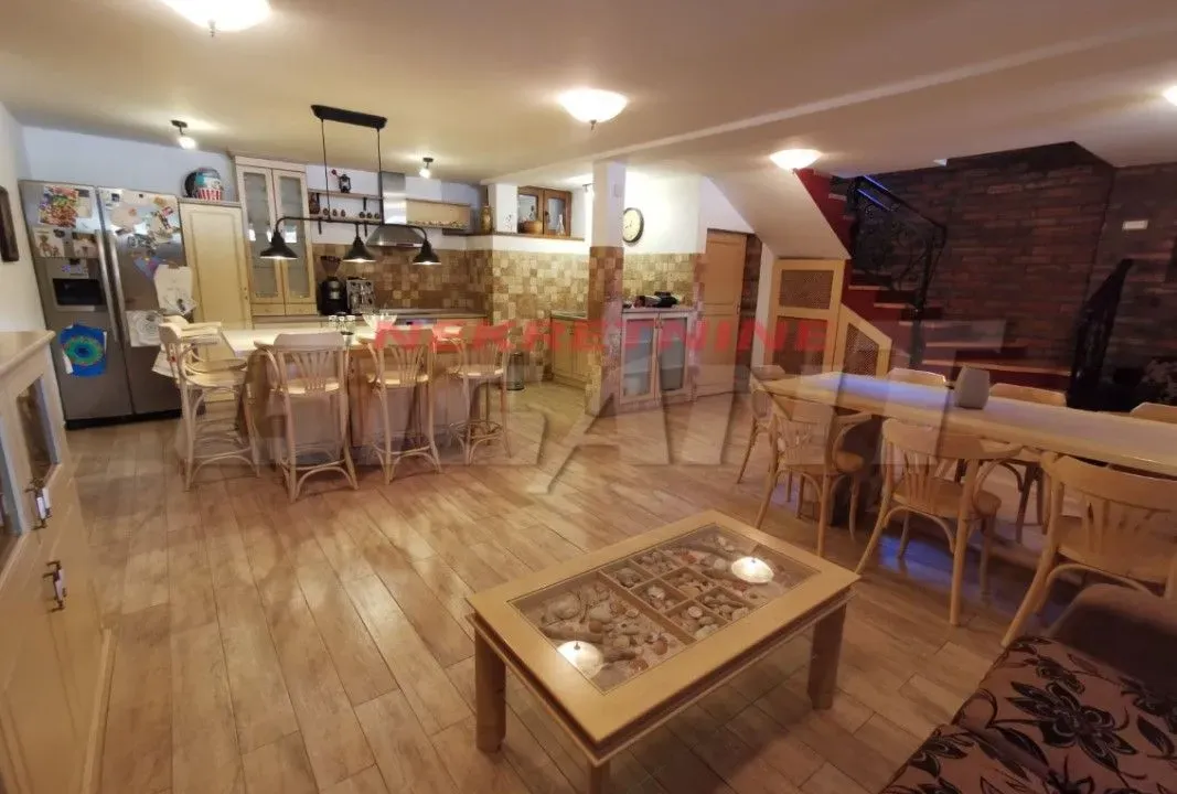 Izdavanje, kuća, 180m², Crveni Krst, Beograd