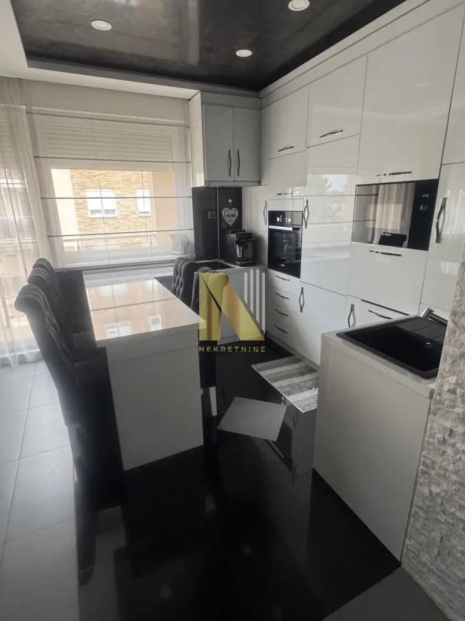 Prodaja, četvorosoban stan, 78m², Podbara, Novi Sad Sve Podlokacije
