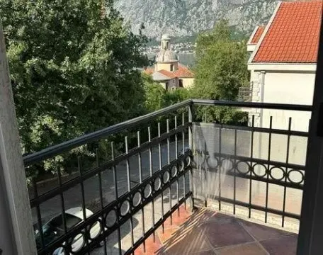 Izdavanje, dvosoban stan, 100m², Prčanj, Kotor - image 9