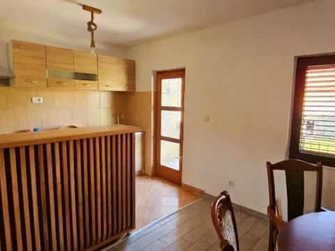 Izdavanje, dvosoban stan, 65m², Humci, Cetinje - image 8