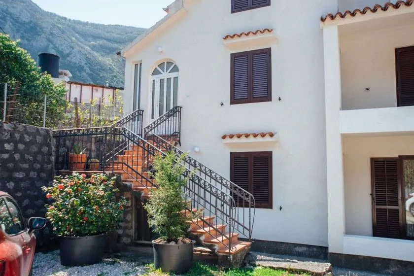Sale, house, 300m², Kotor, Crna Gora