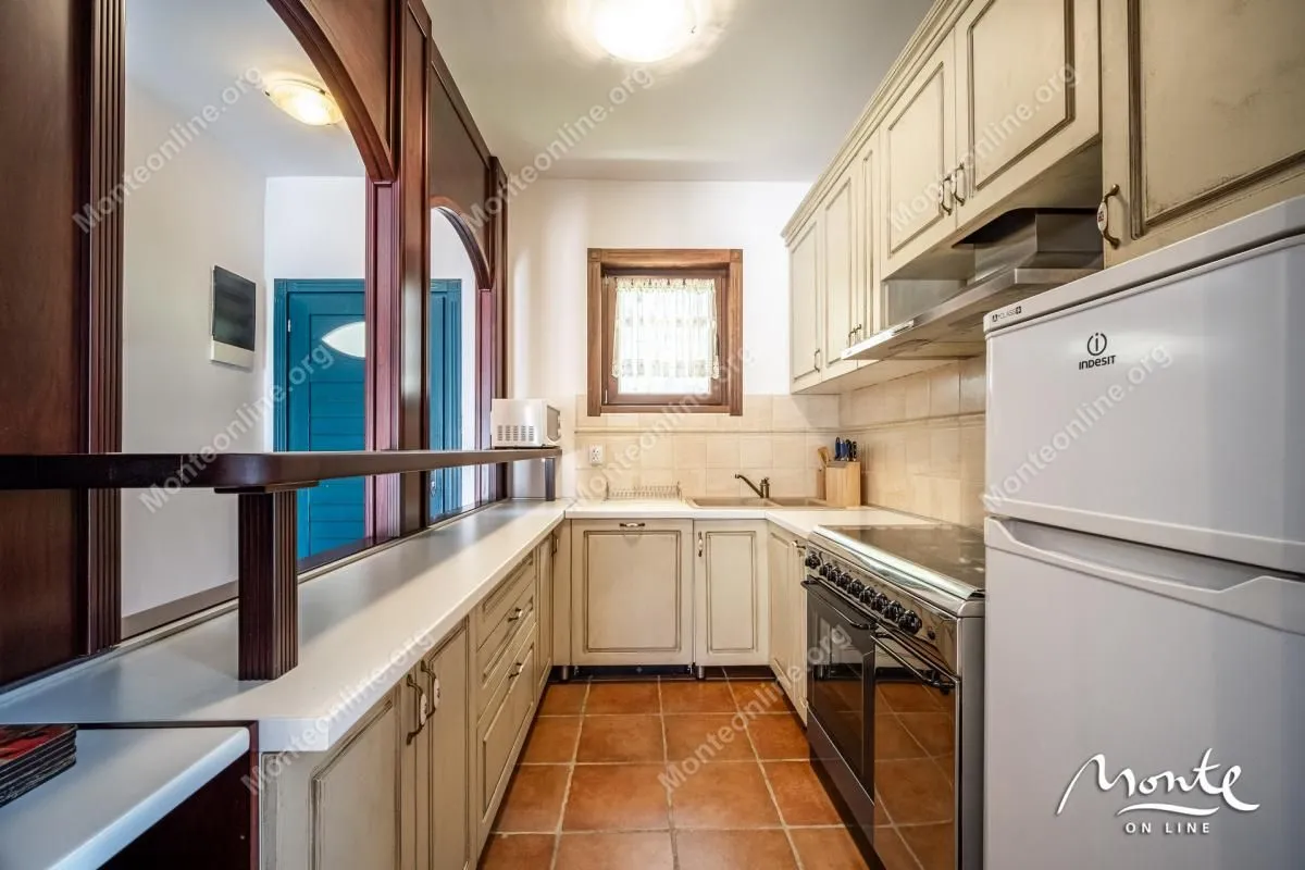Prodaja, dvosoban stan, 92m², Kostanjica, Kotor