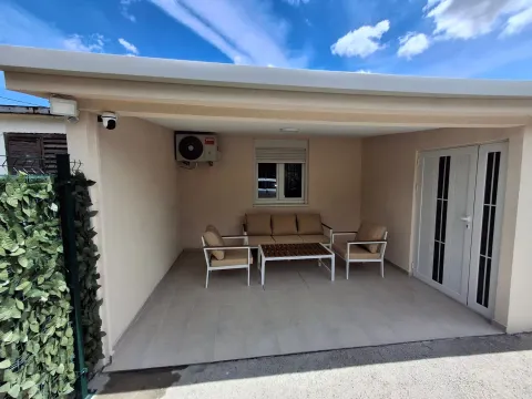 Kuća in Zabjelo