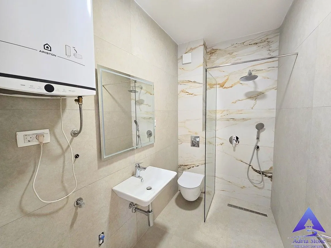 Prodaja, dvosoban stan, 65m², Centar, Budva