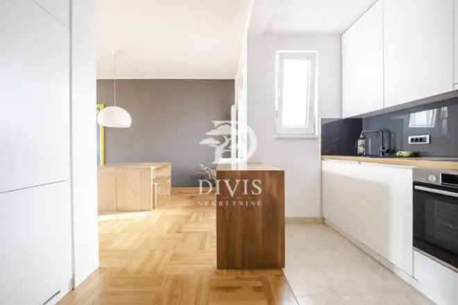 Izdavanje, trosoban stan, 85m², Južni Bulevar, Vračar Sve Podlokacije