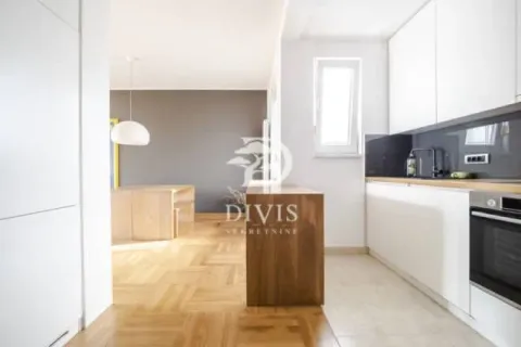 Izdavanje, trosoban stan, 85m², Južni Bulevar, Vračar Sve Podlokacije - image 8