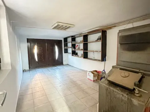 Izdavanje, kuća, 200m², Stari Aerodrom, Podgorica - image 11