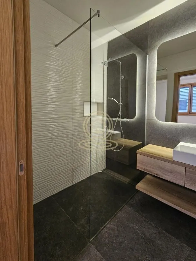 Rent, two bedroom apartment, 90m², Voždovac Sve Podlokacije, Beograd