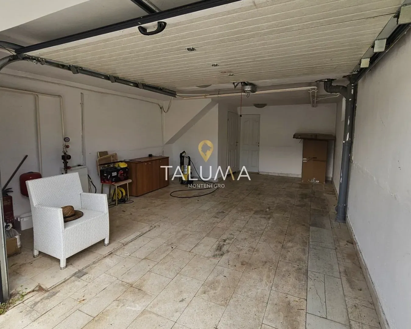 Rent, house, 250m², Zagorič, Podgorica