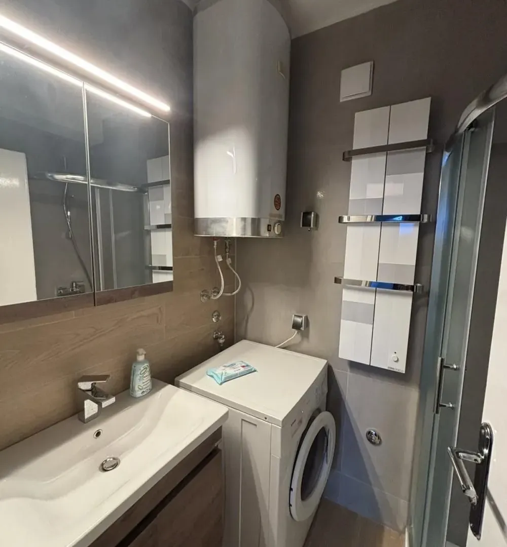 Izdavanje, dvosoban stan, 50m², Vračar Hram, Vračar Sve Podlokacije