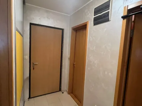 Prodaja, dvosoban stan, 70m², Stari Aerodrom, Podgorica - image 1