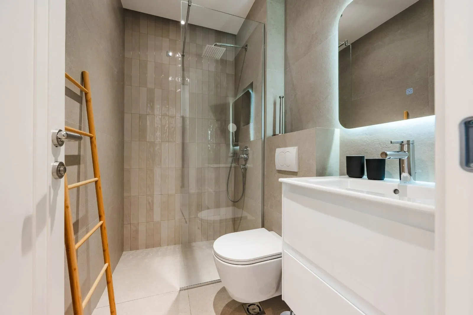 Izdavanje, kuća, 159m², Reževići, Budva