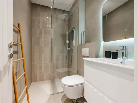 Izdavanje, kuća, 159m², Reževići, Budva - image 19