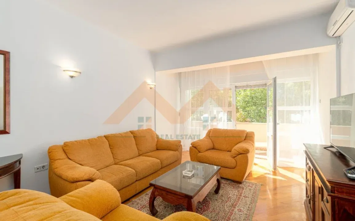 Izdavanje, jednosoban stan, 71m², Centar, Podgorica