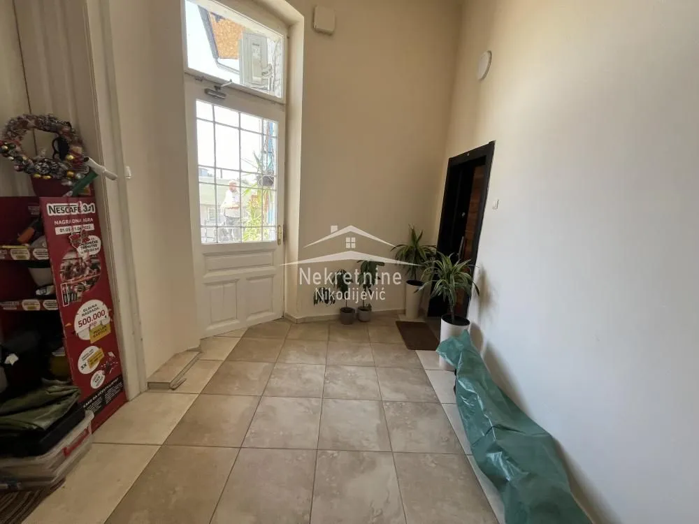 Izdavanje, dvosoban stan, 71m², Zemun Centar, Zemun Sve Podlokacije