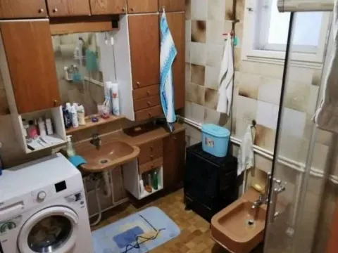 Prodaja, kuća, 200m², Centar, Inđija - image 9