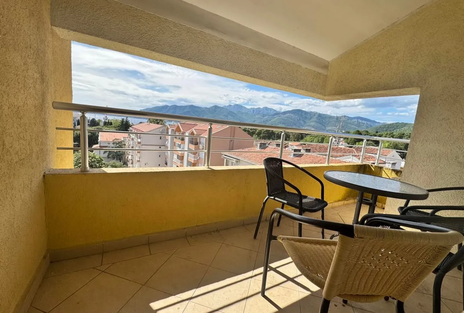 Rent, one bedroom apartment, 75m², Centar, Tivat