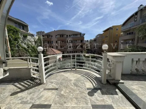 Rent, house, 650m², Autokomanda, Voždovac Sve Podlokacije - image 14