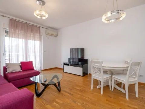 Izdavanje, jednosoban stan, 52m2, City Kvart, Podgorica Izdavanje, jednosoban stan, 52m2, City Kvart, Podgorica