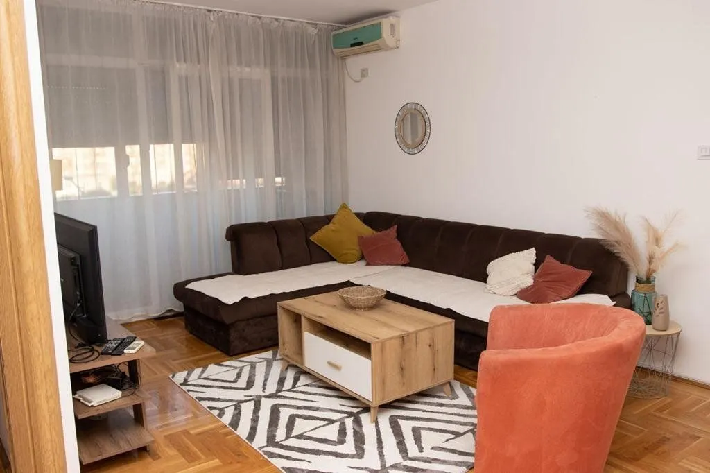 Izdavanje, jednosoban stan, 45m², Podgorica, Crna Gora