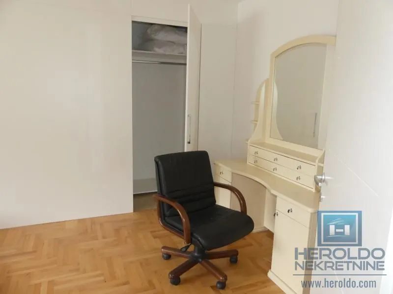 Prodaja, četvorosoban stan, 105m², Vašarište, Jagodina