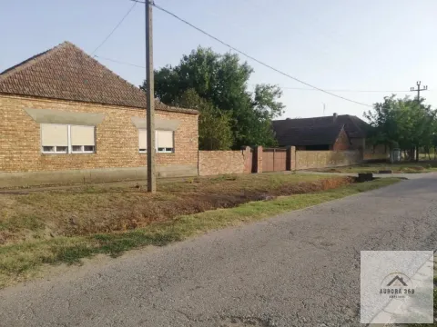 Sale, house, 251m², Neuzina, Sečanj