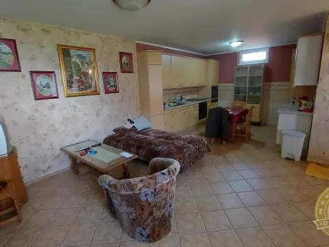 Prodaja, kuća, 340m², Veternik, Novi Sad Sve Podlokacije - image 4