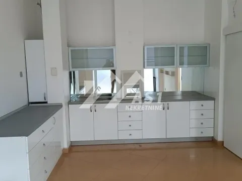 Izdavanje, poslovni prostor, 69m², Grbavica, Novi Sad Sve Podlokacije - image 4