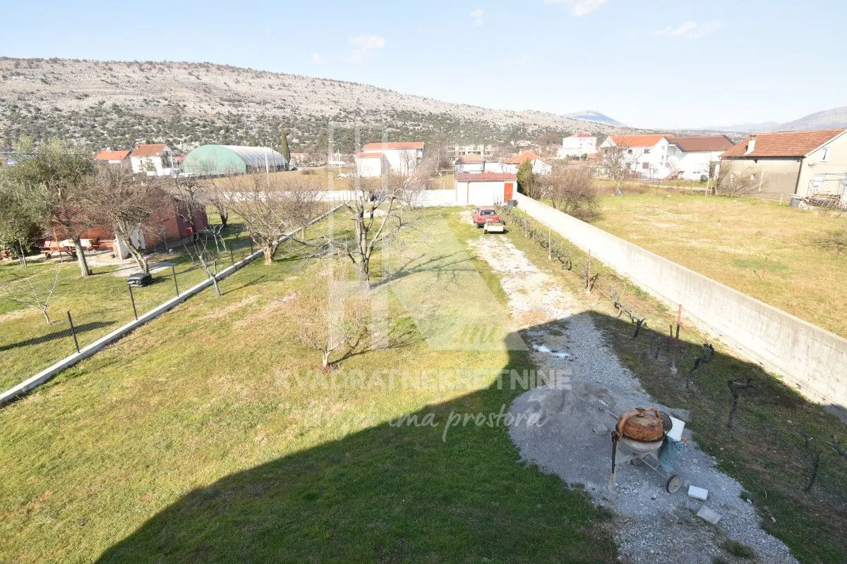 Prodaja, kuća, 500m², Tološi, Podgorica
