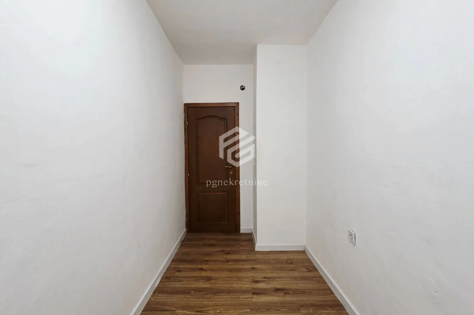 Izdavanje, dvosoban stan, 69m², Preko Morače, Podgorica