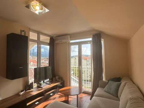 Izdavanje, jednosoban stan, 56m², Centar, Tivat - image 2