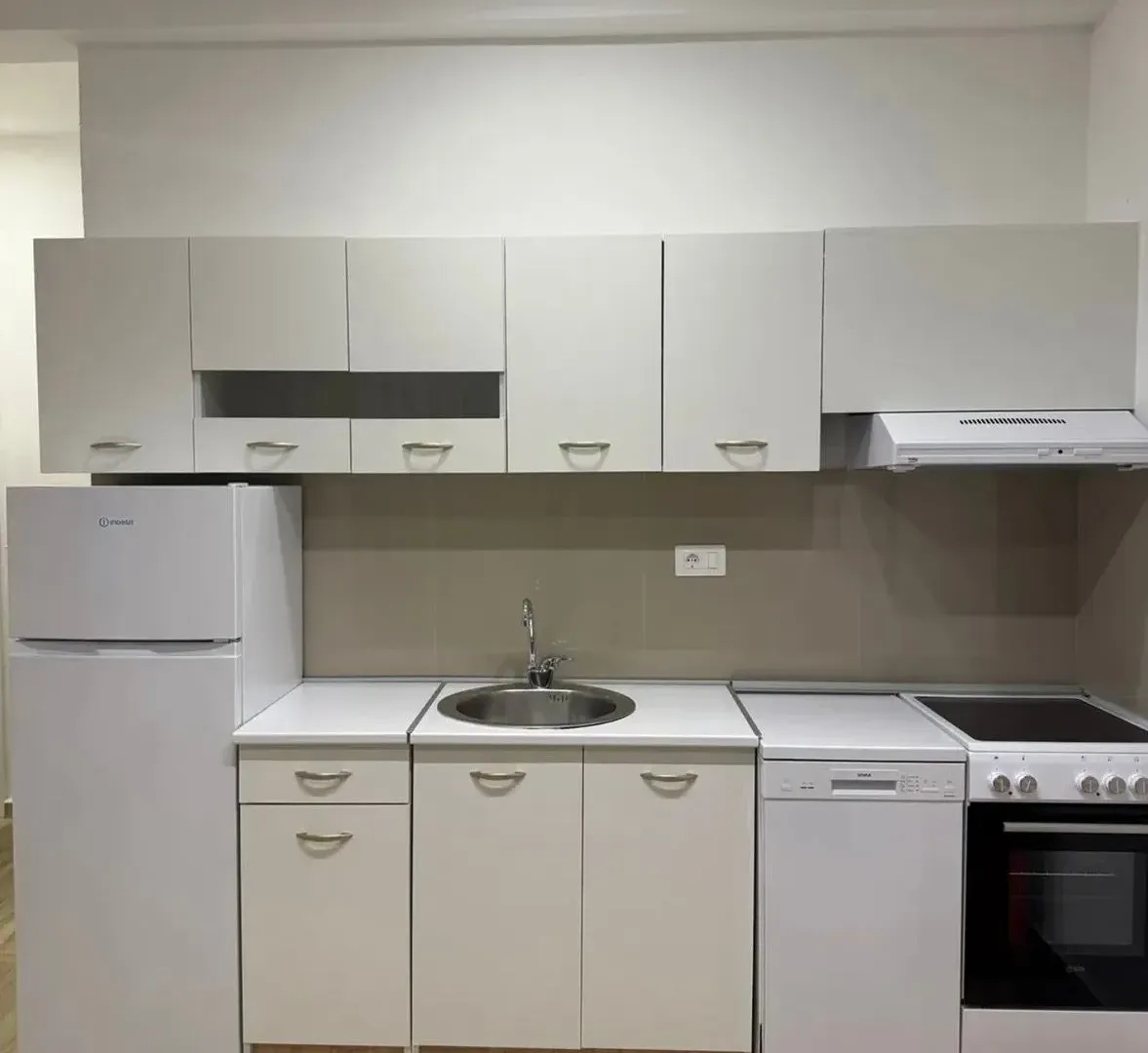 Izdavanje, jednosoban stan, 55m², Gradiošnica, Tivat
