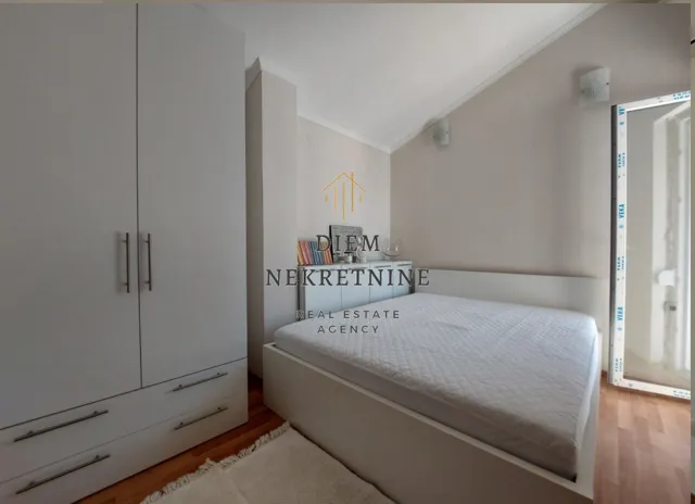 Izdavanje, dvosoban stan, 70m², Škaljari, Kotor