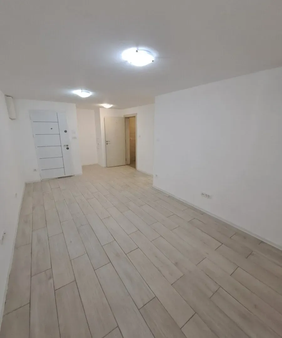 Rent, office space, 40m², Blok 5, Podgorica